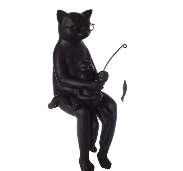 Статуэтка Черный кот с котенком на рыбалке