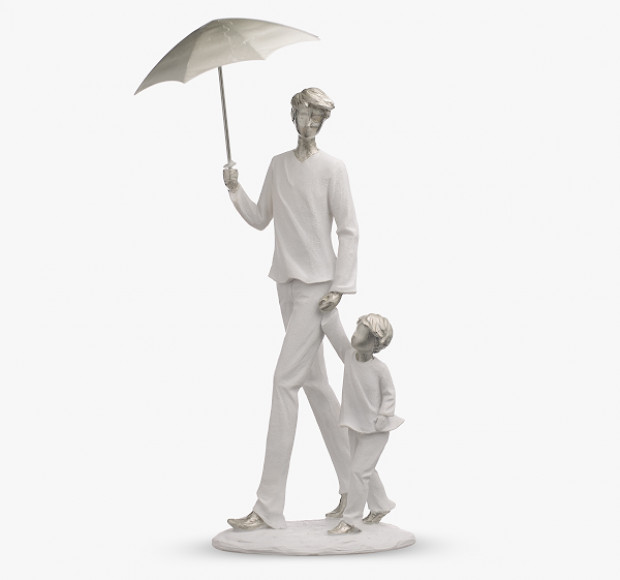 Статуэтка Папа и малыш под зонтом