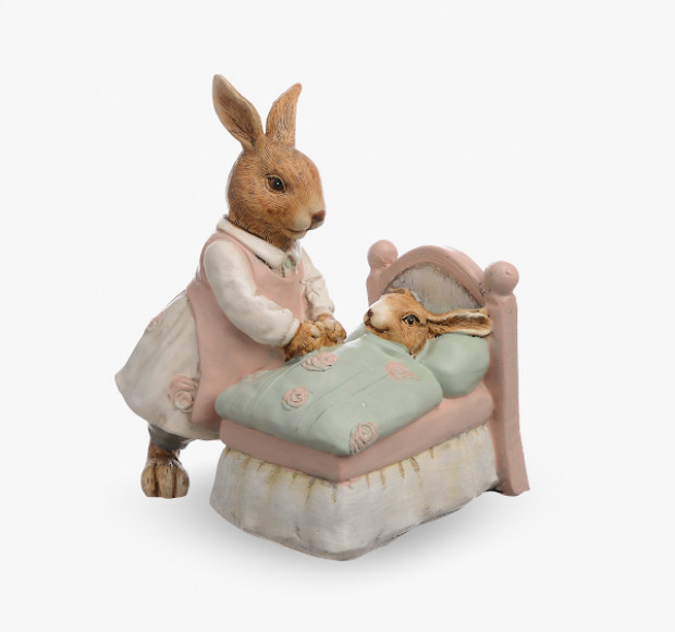 Статуэтка Кролик-мама ухаживает за малышом