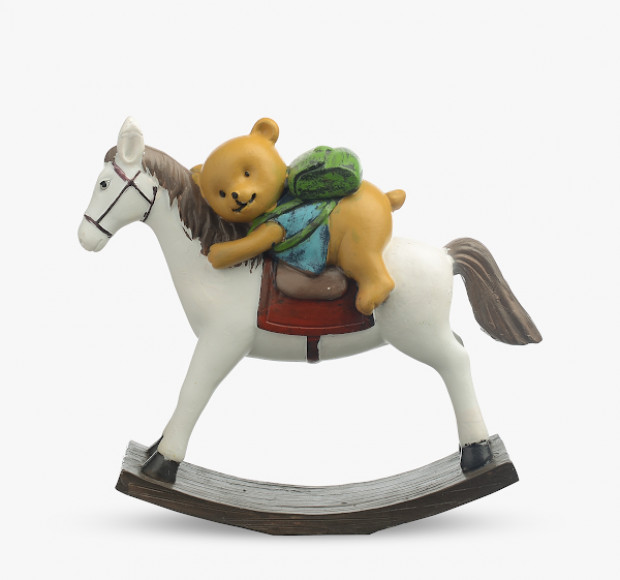 Статуэтка Мишка с рюкзаком на лошадке-качалке