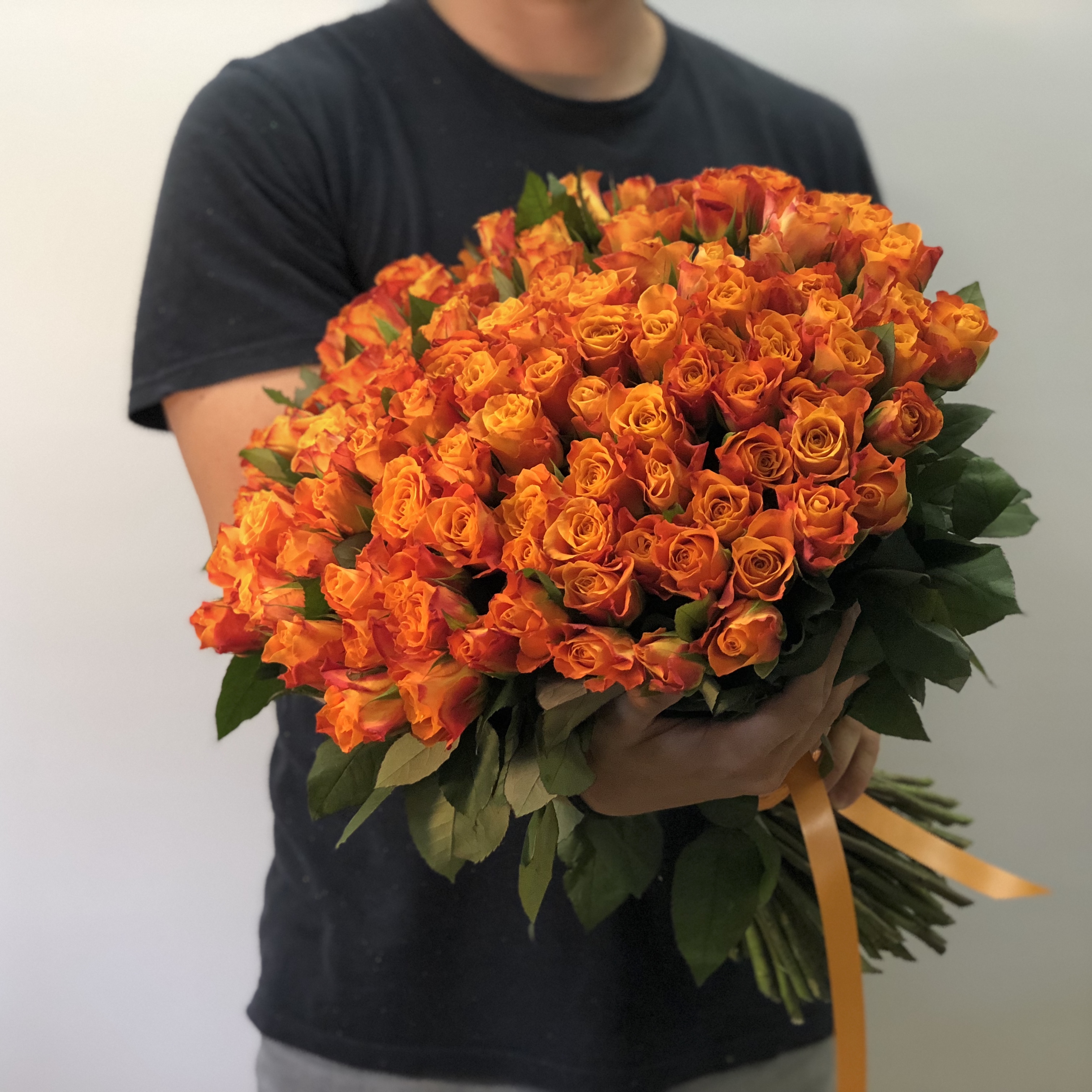 Кустистые розы оранж